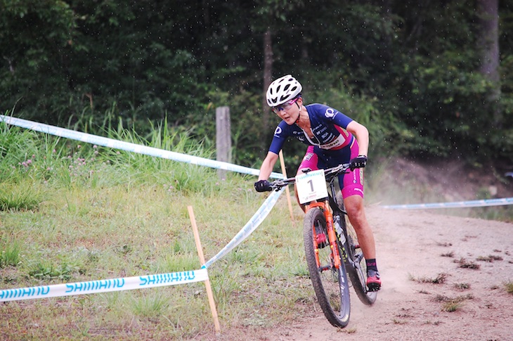 女子エリートクラス優勝の小林可奈子（MTBクラブ安曇野）「娘が同じクラスになるまで走る」