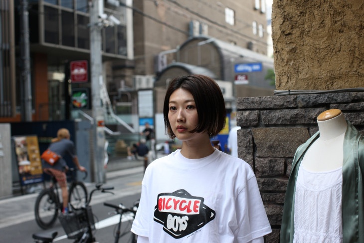 フジがペインターkurry氏とコラボしたオリジナルTシャツプレゼントキャンペーンを開催