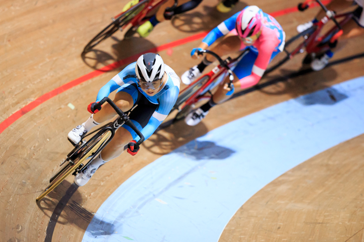 女子ポイントレース　すべてのポイント周回をで1位通過した梶原悠未（筑波大学）