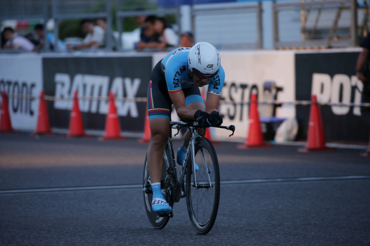 1日目の夕方、薄暮の中行われた個人TT決勝ステージ