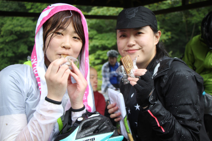 岩手県でお祝いごとの際に食される餅菓子「黒きりせんしょ」を頂く