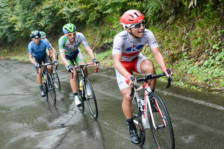 8周目、山本元喜（キナンサイクリングチーム）のペースアップで4人に絞られた先頭集団