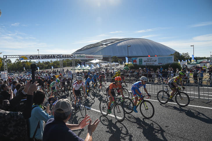 大分スポーツ公園をメイン会場に開催される「おおいたアーバンクラシック」今年は奥に見える「昭和電工ドーム」のまわりを1周する