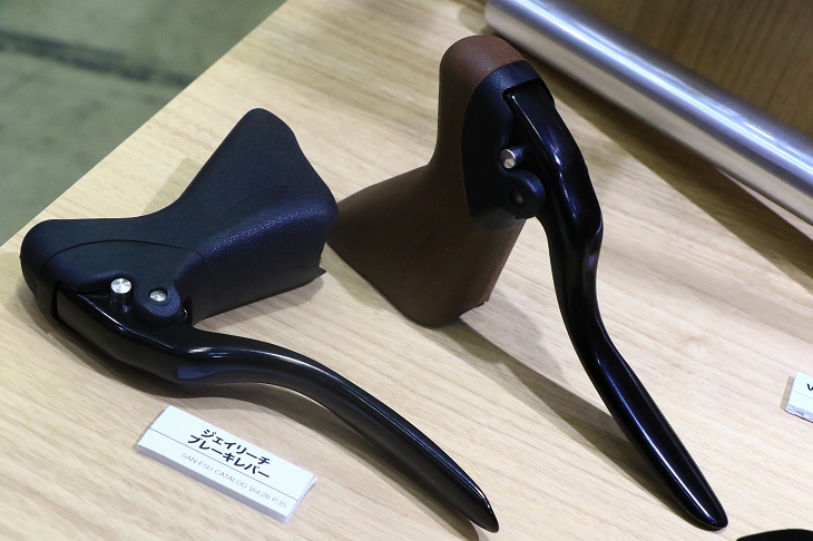ブラックレバーを採用したジェイリーチレバー