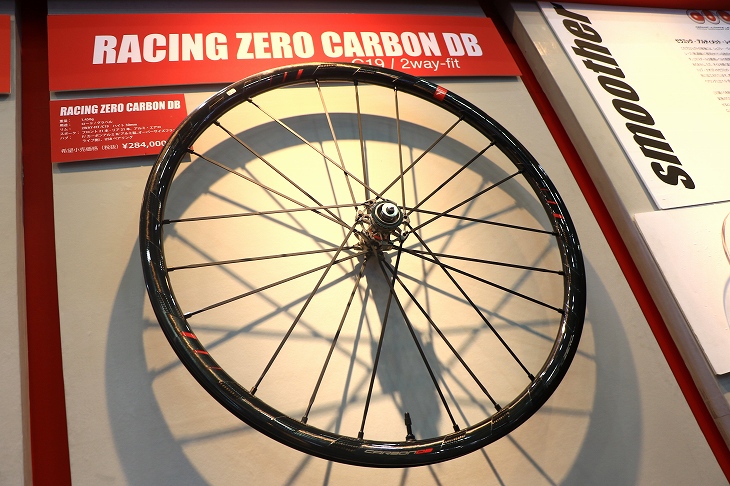 ディスクブレーキに対応したフルクラムのRACING ZERO CARBON