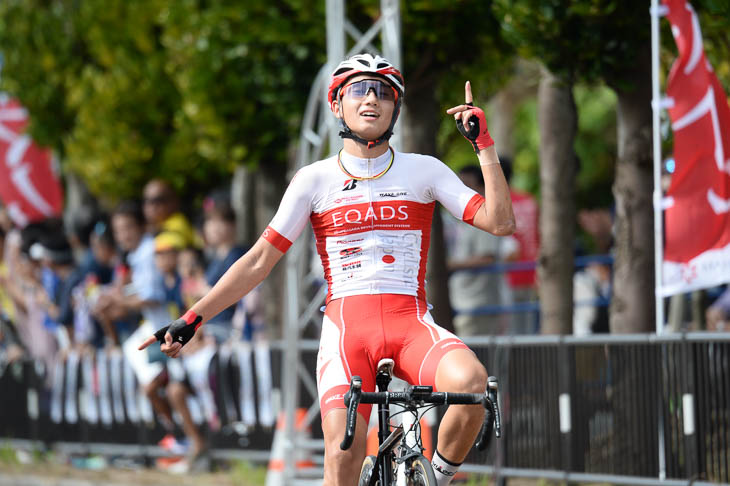 ジュニア国際レース 終盤を独走した津田悠義(三好高校)が優勝