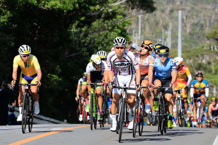 市民140kmの先頭集団　井上和郎（バルバ）や筧五郎（チャリダー男子部）の姿も