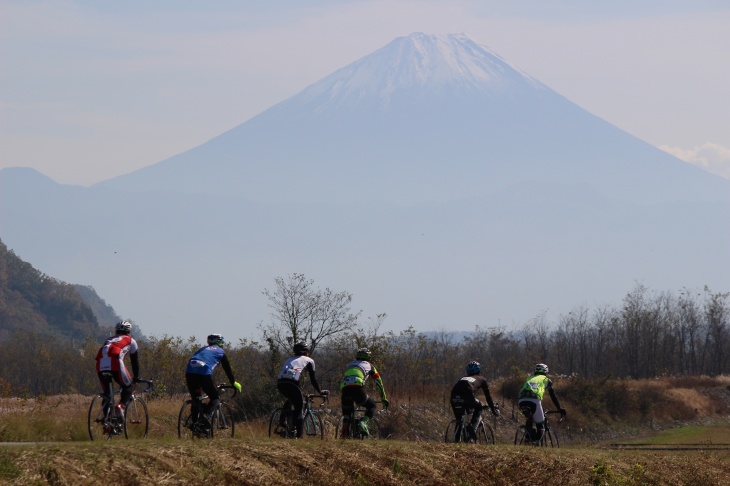 大きな富士山。この日は薄っすらをその姿を確認することが出来た