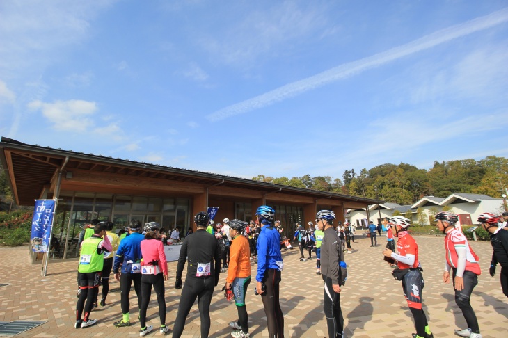 富士川クラフトパークに設置された第2エイドステーションに到着