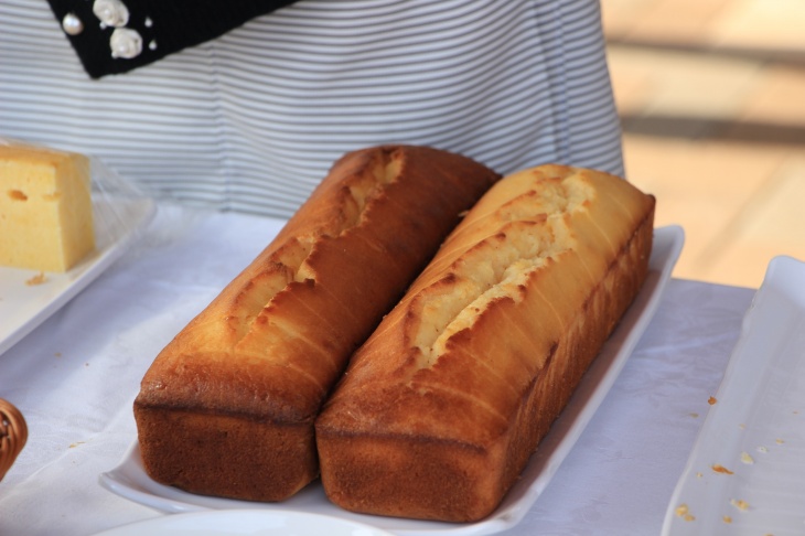 シェフが腕によりを掛けたさわやかレモンパウンドケーキを頂く