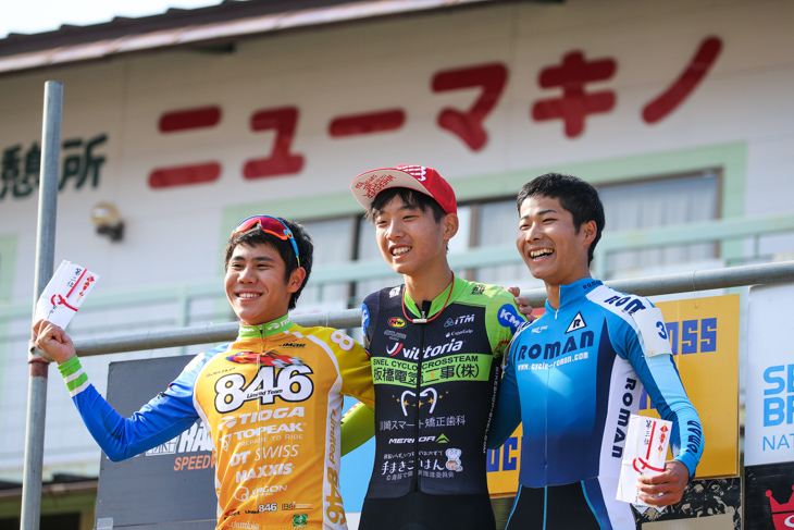 男子ジュニア　2位中島渉（Limited Team 846/Team-K）、1位小島大輝（SNEL CYCLOCROSS TEAM）、3位黒田拓杜（チームローマン）