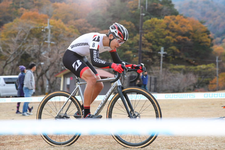 男子エリート　7番手を走る沢田時（チームブリヂストンサイクリング）