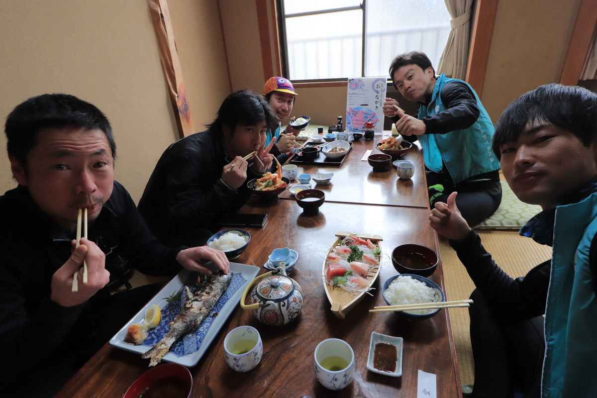 魚の定食など海の幸をいただく幸せ