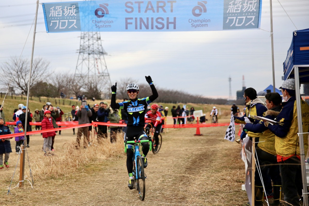 上野悠佑太（TEAM GRM）が安藤光平（SHIDO-WORKS）との一騎打ちを制す