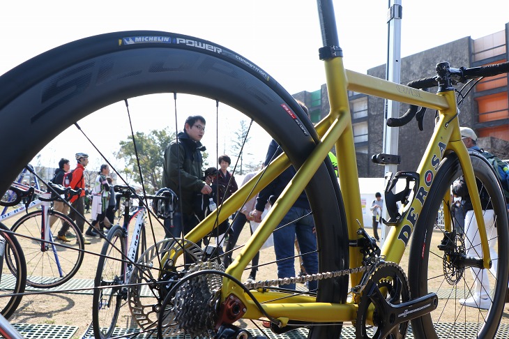 日本初上陸のスコープサイクリングのホイールの展示も