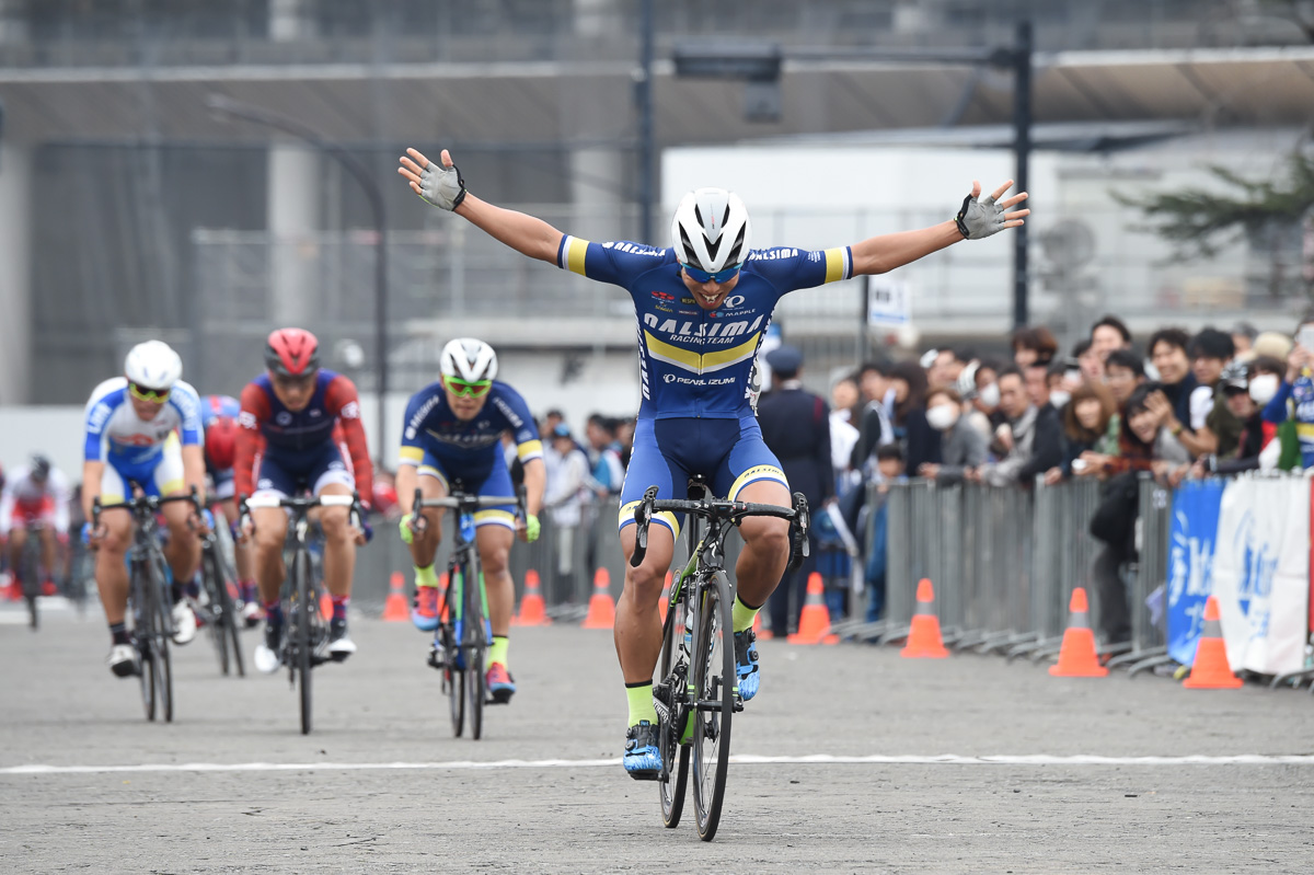 マスターズクリテリウム　小川惠佑（なるしまフレンドレーシングチーム）が優勝