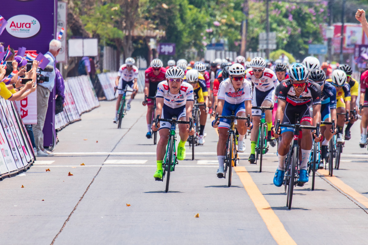 単独でスプリントを行い6位に入った中島康晴（キナンサイクリングチーム）