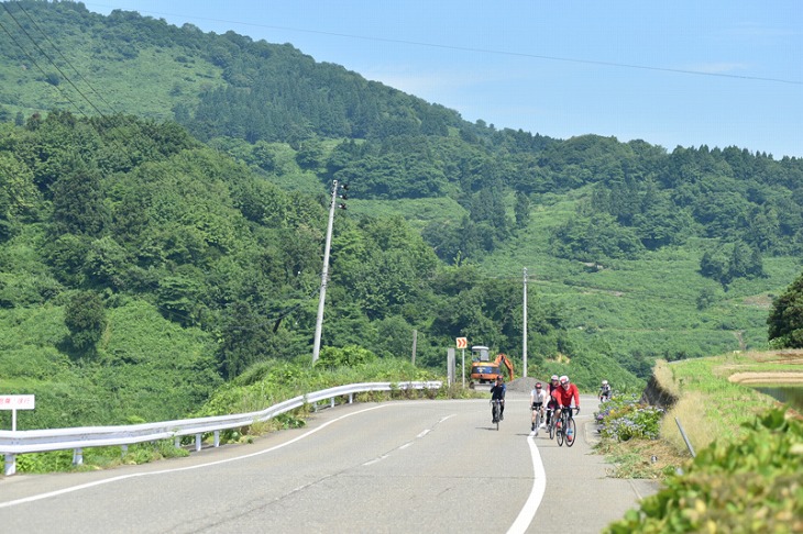 中越地震で被災した山岳地域を走ります