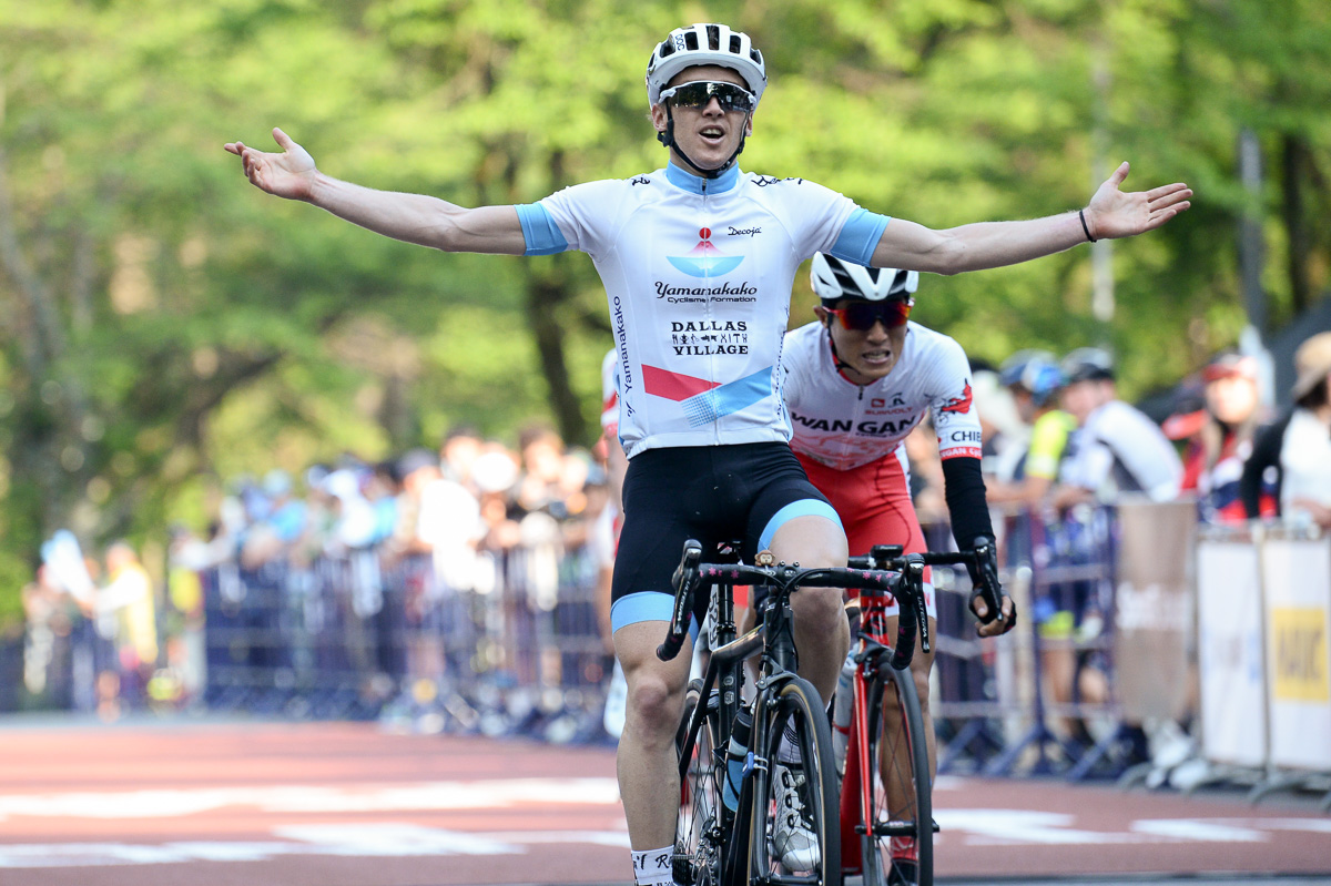 E1　エンリック・ルバース（Yamanakako Cyclisme Formation）が優勝