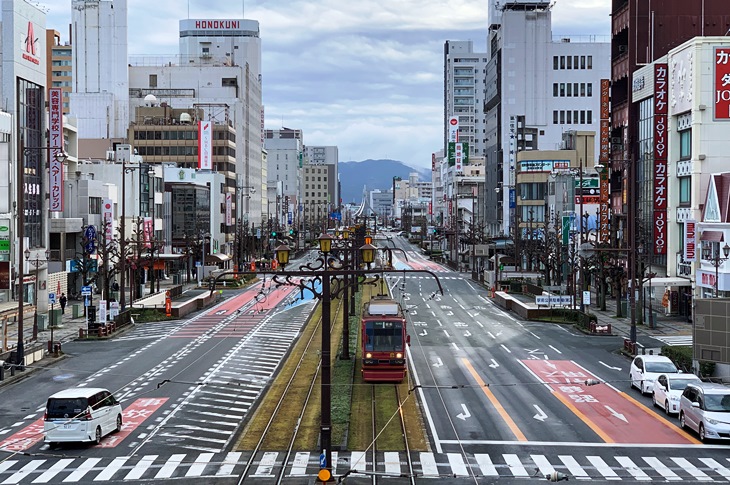 豊橋駅前からの眺め。路面電車の走る街並みってなんか画になりますね