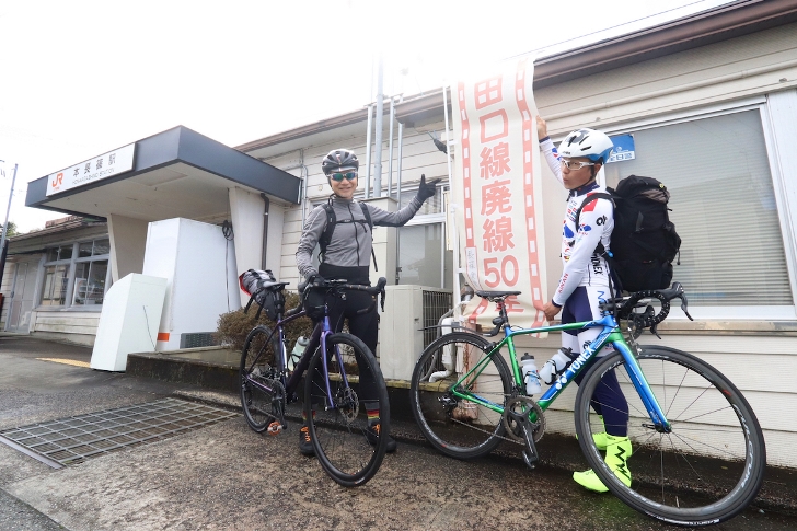 いよいよ豊橋鉄道・田口線の旅スタート！じつは今年で廃線50周年とのことで、地味にキャンペーンしてました