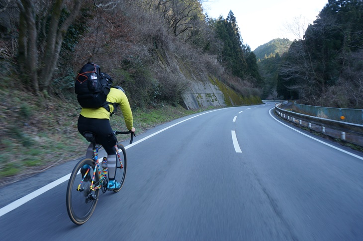 時間がない中2人分の荷物を背負って男イソベが激走する！