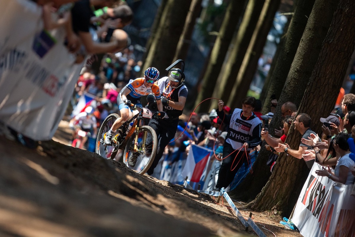 女子エリート　独走するアン・タウバー（オランダ、CST・サンド・バファンMTBレーシングチーム）