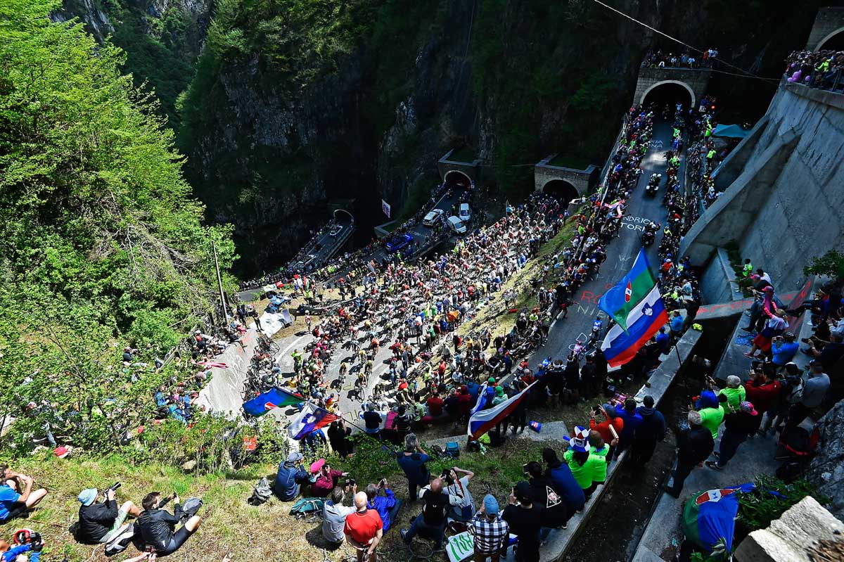 3級山岳サンボルドを登るプロトン