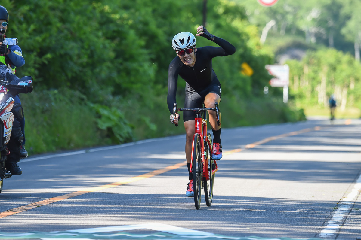 45km過ぎ 山岳賞はシュウ・ハオユウ(中国、Mac531 Cycling See the world)が先頭通過