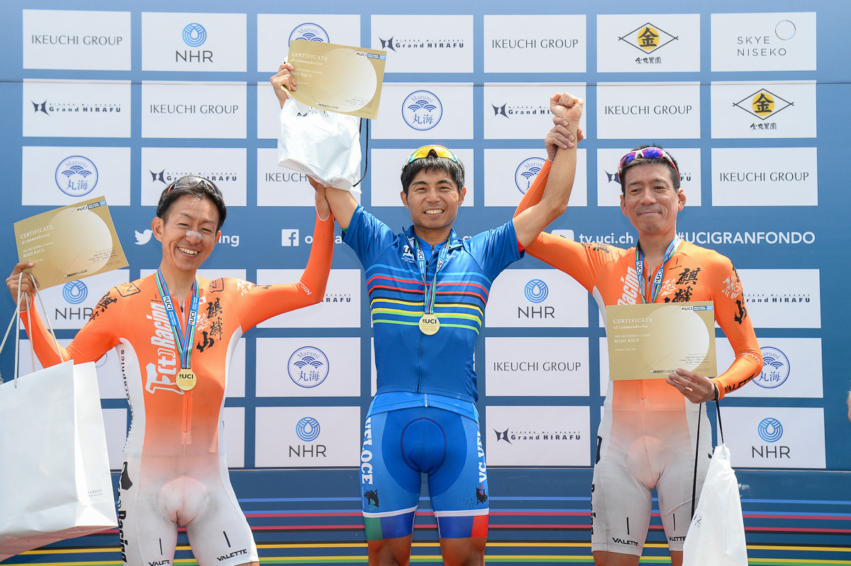 140km 40-44歳表彰式