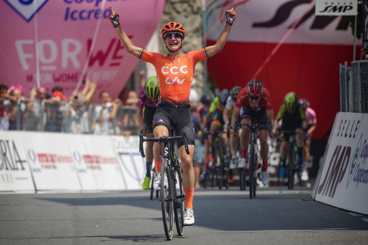 鮮烈なロングスパートで勝利したマリアンヌ・フォス(オランダ、CCC・リブ)