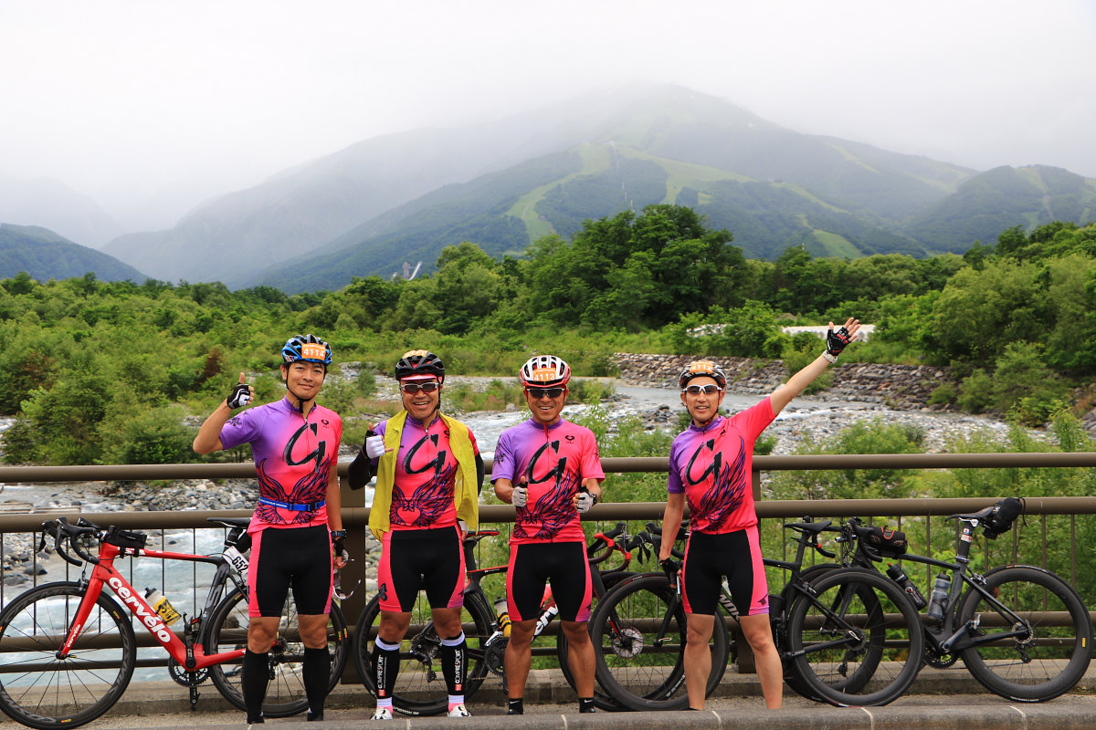 北アルプスの山々と松川の組み合わせが美しい松川大橋