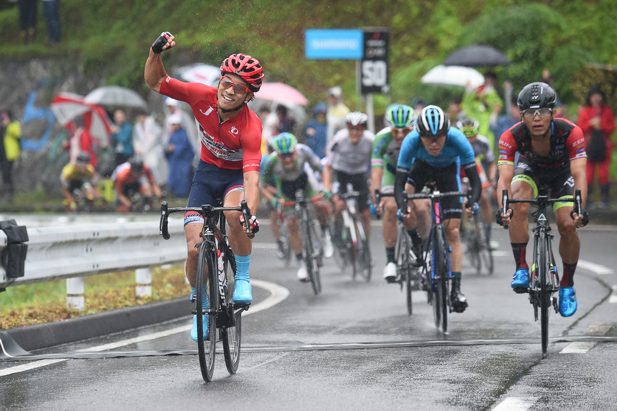 スプリント勝負を制して岡篤志（宇都宮ブリッツェン）が今季3勝目