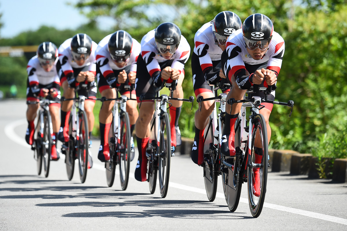 「トラック班」を揃えたチームブリヂストンサイクリングが優勝