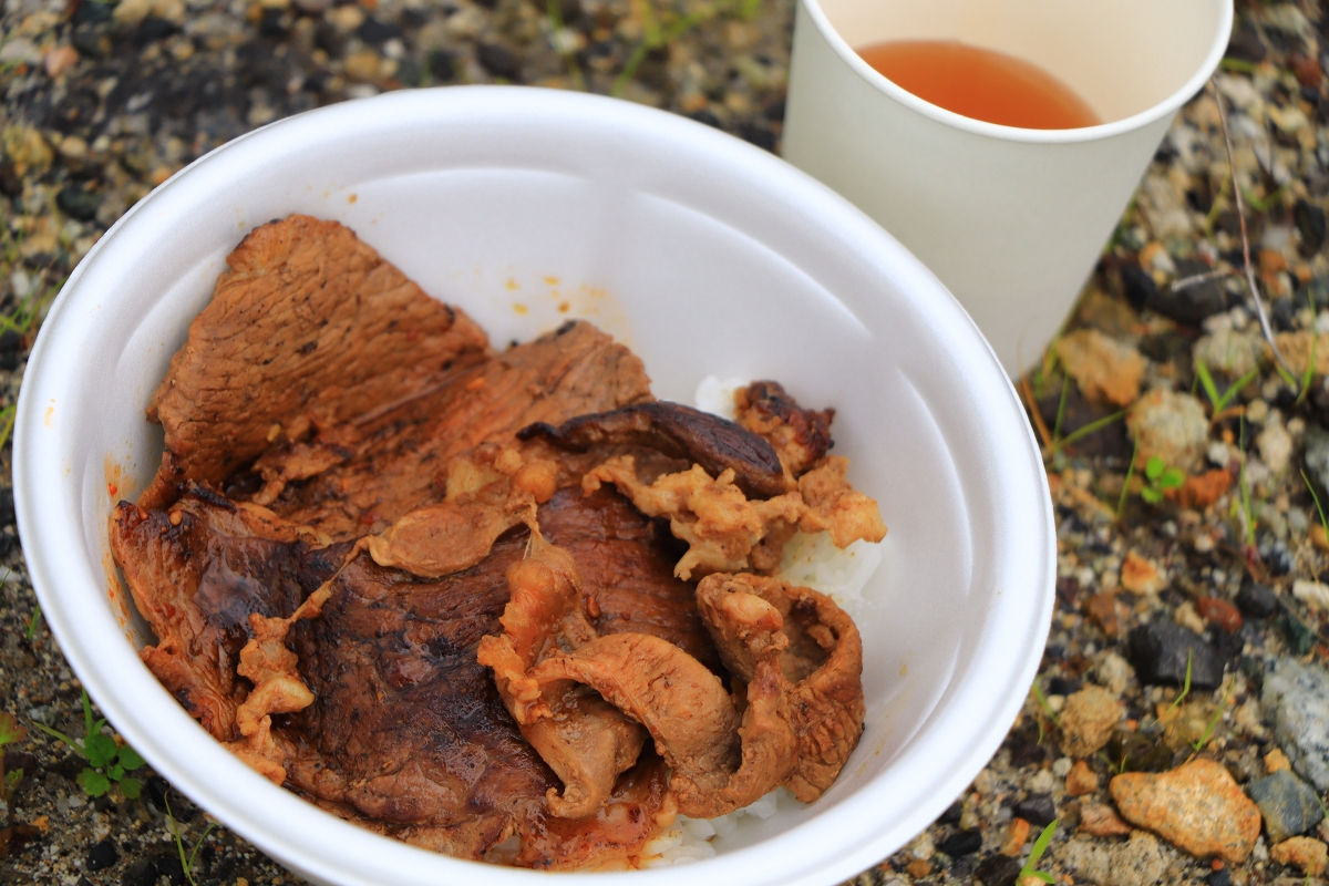 ドーン！と盛られた丼！ボリューム満点です