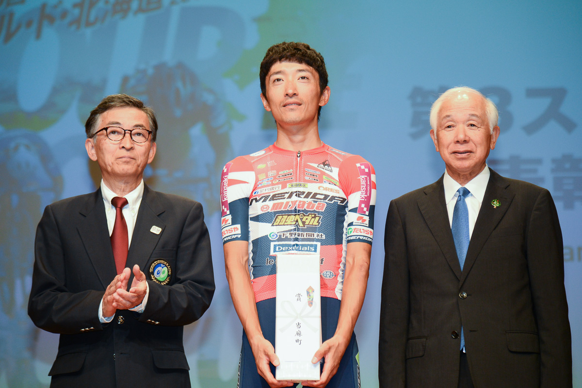 第3ステージの区間山岳賞で表彰された増田成幸(宇都宮ブリッツェン)