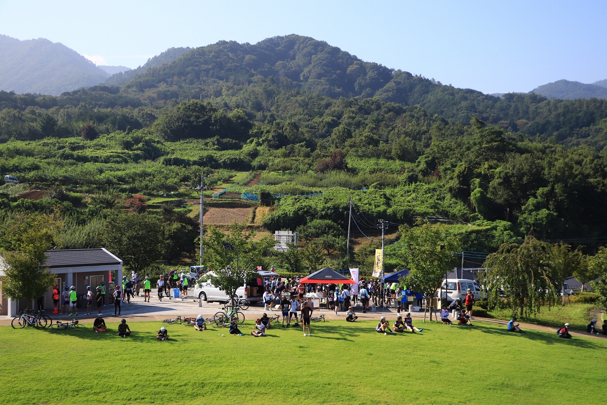 公園の一角に設けられたエイドステーション