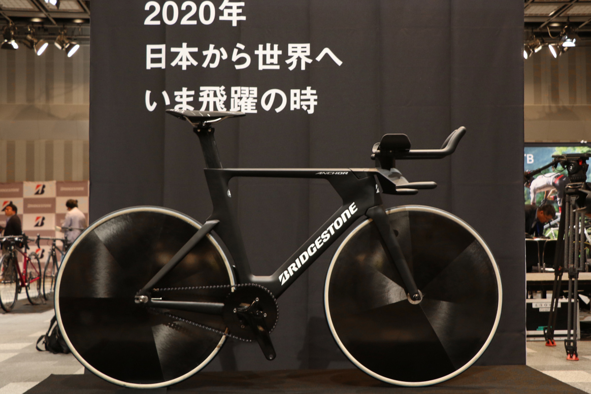 すでに国内外のレースへと投入され記録更新に貢献している新型トラックバイク