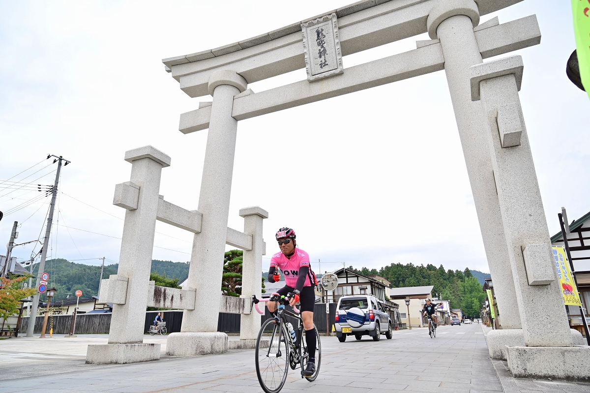 熊野大社の参道を走り抜けるコース