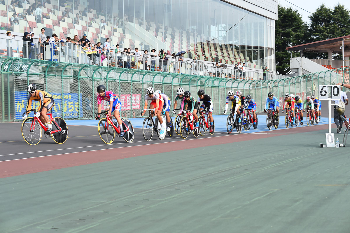 少年男子ポイントレース 決勝スタート