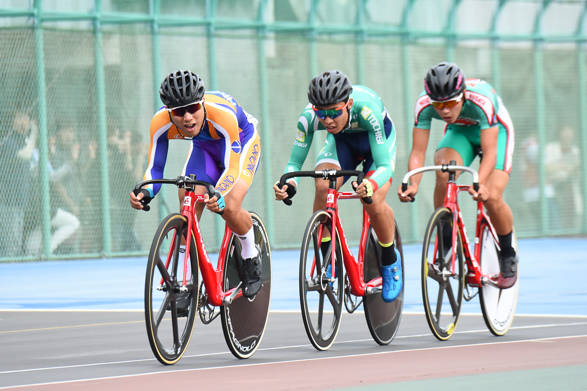 成年男子ポイントレース決勝　小出樹（長野県）、石原悠希（栃木県）、片桐東次郎（新潟県）が序盤から逃げる