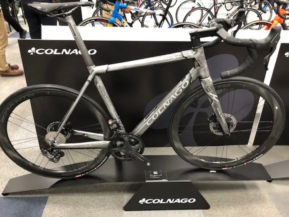 コルナゴC64DISC  COLNAGO BRAND STOREでは全色展示も