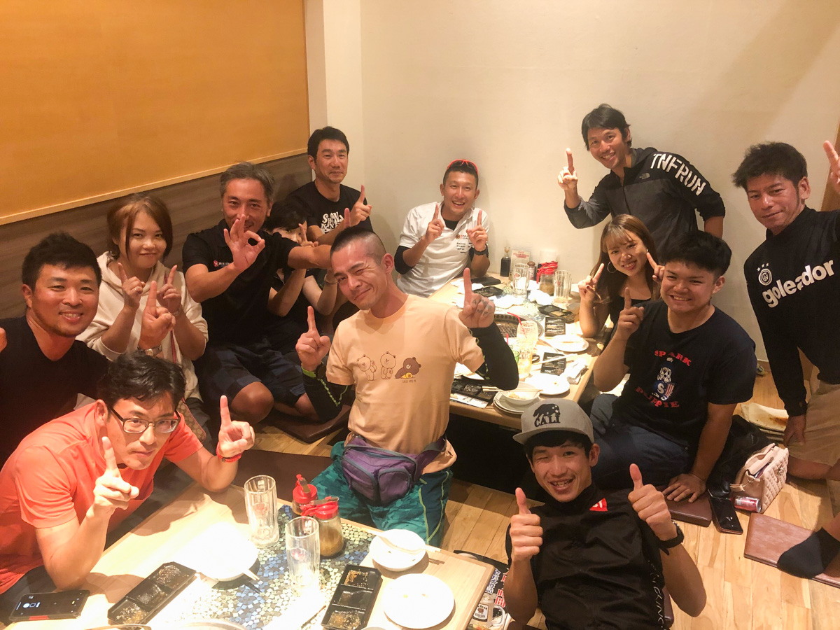 地元の友人やスマートコーチングの仲間と焼き肉で宴会