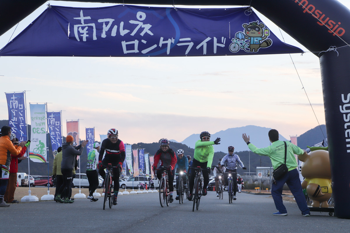 暮れなずむ道の駅富士川にフィニッシュ