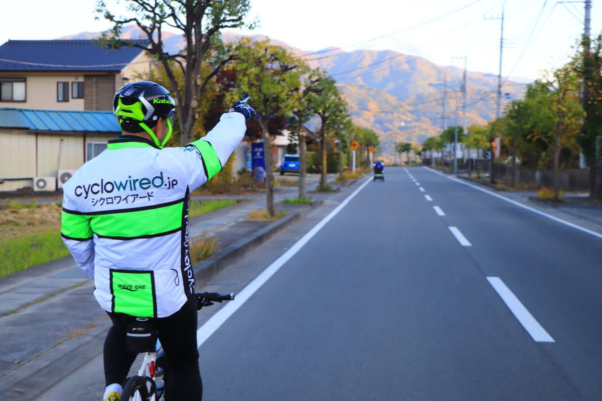 潔く下りてきた先には富士山が　「登らなくても見れるじゃないか！」とご満悦