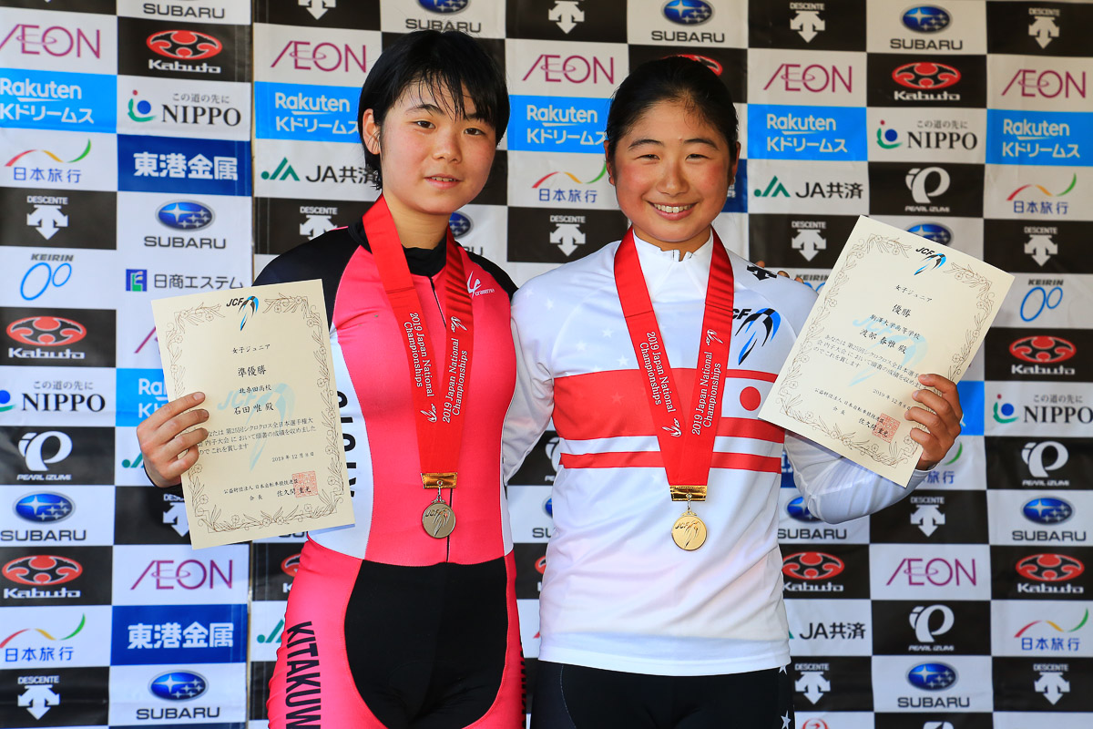 女子ジュニア表彰 1位 渡部春雅（駒澤大学高等学校） 2位 石田唯（北桑田高校）