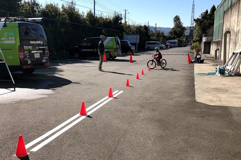 自転車の乗り方を楽しく学べるキッズスクールも実施