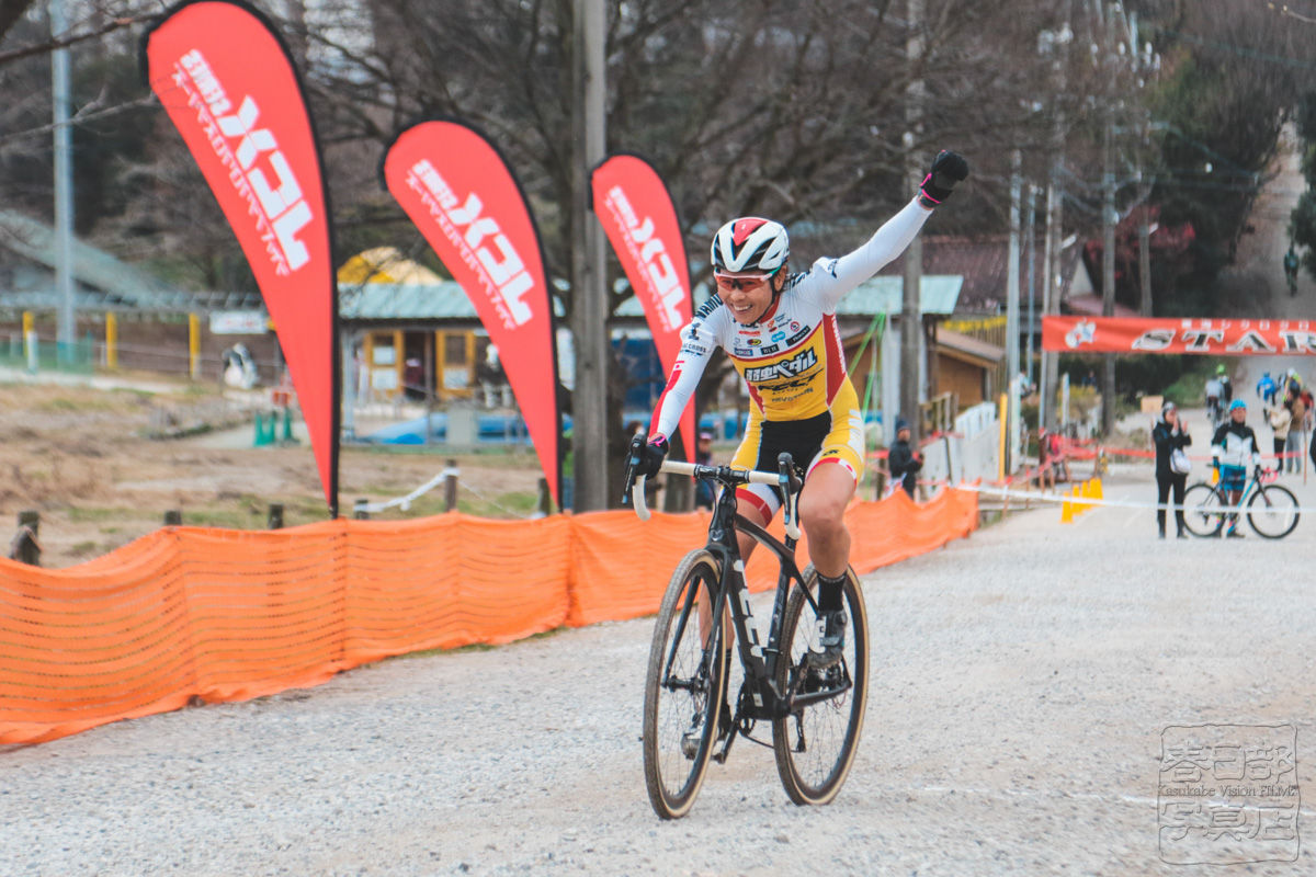 唐見実世子 (弱虫ペダルサイクリングチーム)が第4戦マキノ以来、JCX2勝目をあげる