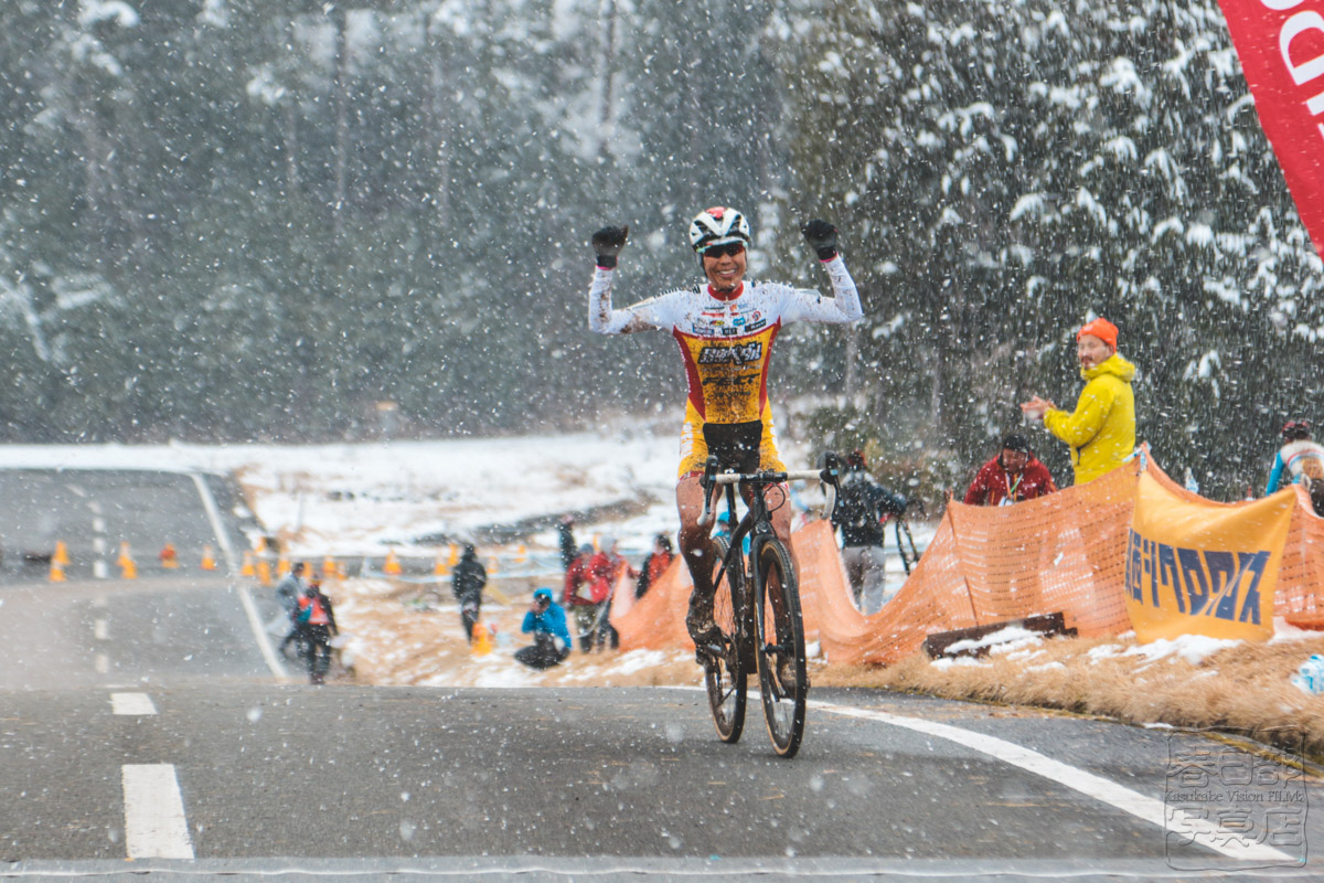 昨シーズンTERRENO MIXを使ったレースで全勝した唐見実世子（弱虫ペダルサイクリングチーム）