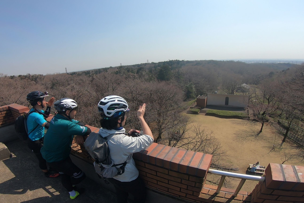 六道山公園の展望台から多摩エリアを眺める